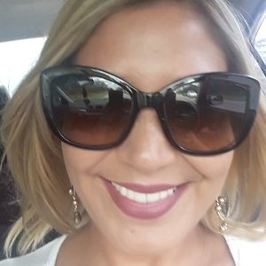 Meet your Posher, Rita